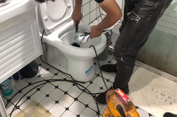 武冈马桶堵塞自己疏通还是找师傅?专业上门服务让你省时更省心